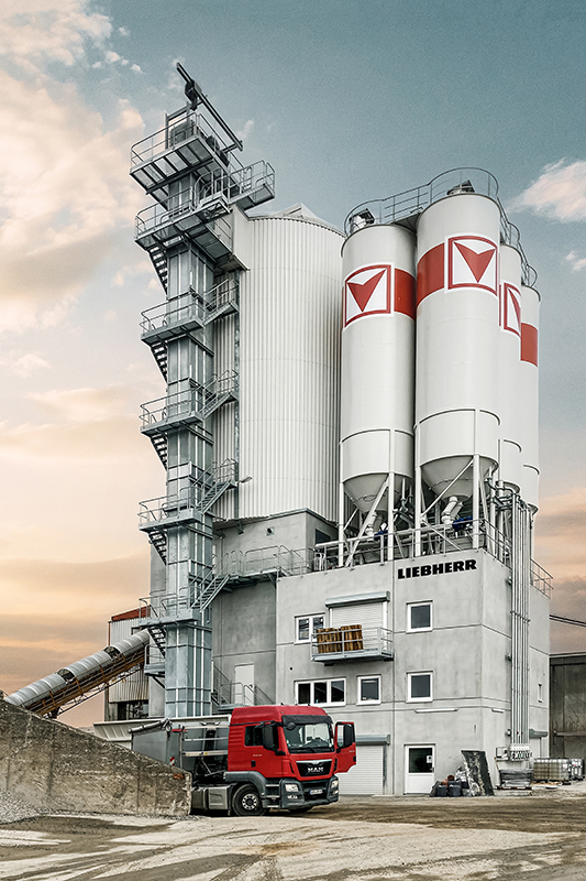 Fuchs starts operating a Liebherr mixing tower