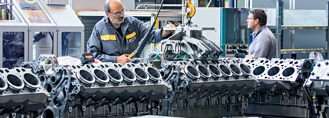 liebherr-combustion-engine-block-assembly-image