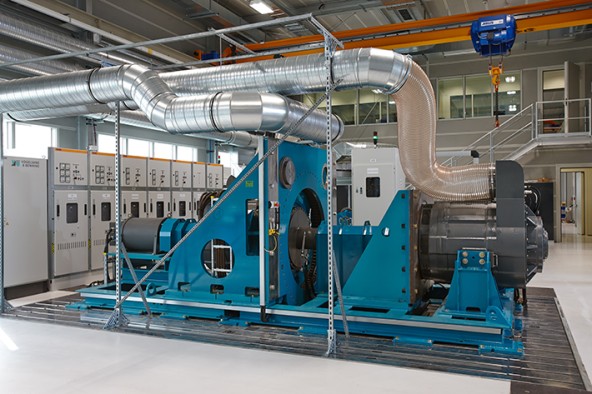 liebherr-image-electric-machines-controll-room