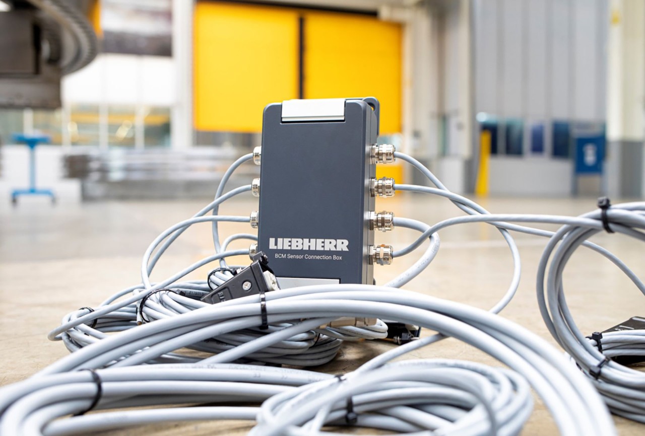 Liebherr-digitale-zustandsueberwachung-bei-grosswaelzlagern-hardware-sensor-connection-box