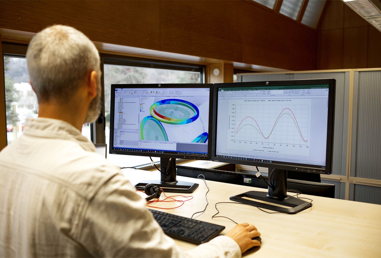 Liebherr-FEA-finite-elemente-analysis_Component_Design-and-calculations-1920x1300