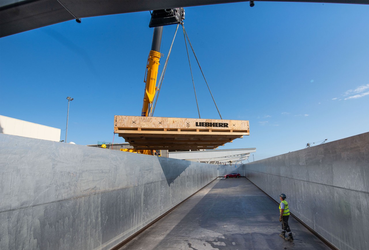 Liebherr_Transport_Lifted_the_right_way_Slewing_Bearings_1920X1300