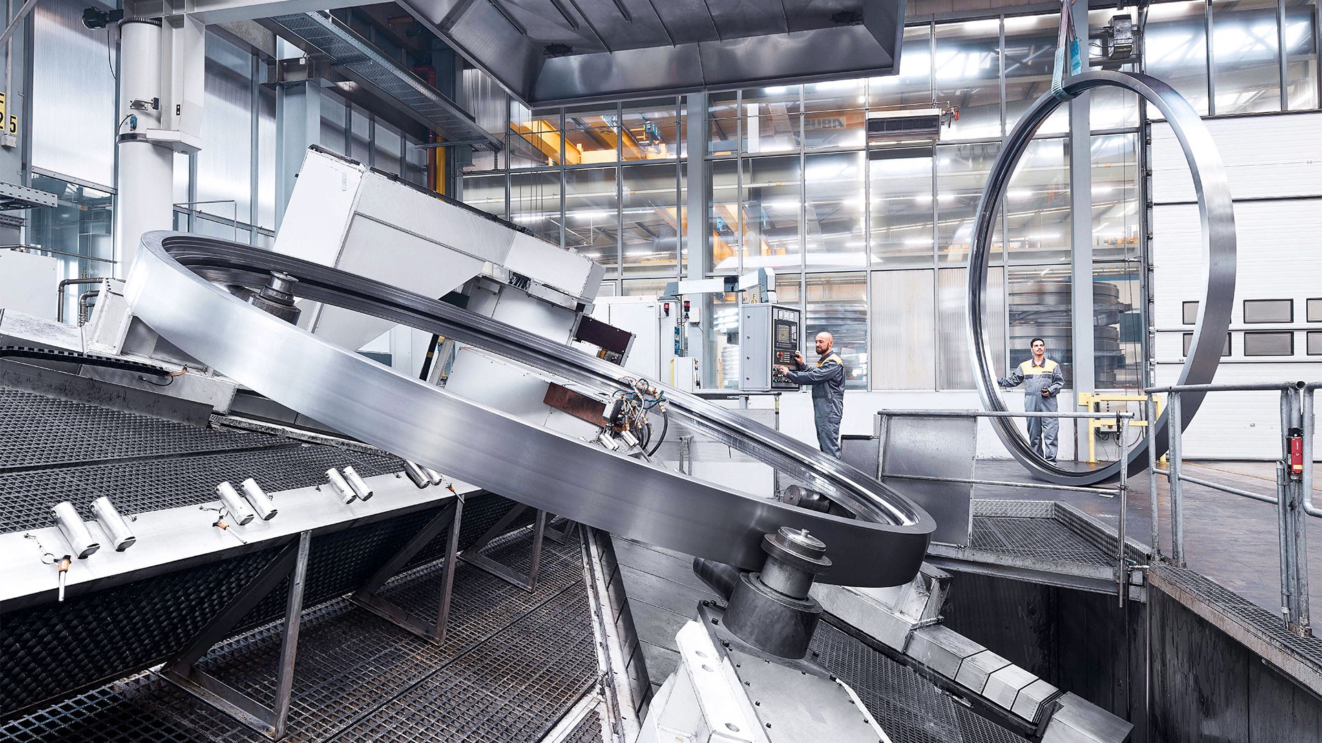 Liebherr_unique_production_processes_slewing_bearings_1920x1080