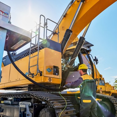 Liebherr excavator powered by the H966 hydrogen combustion engine