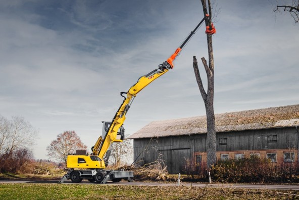 liebherr_LH26MIndustry_einsatzbericht_Leutkircher-Wertstoffhof_baumpflege_4