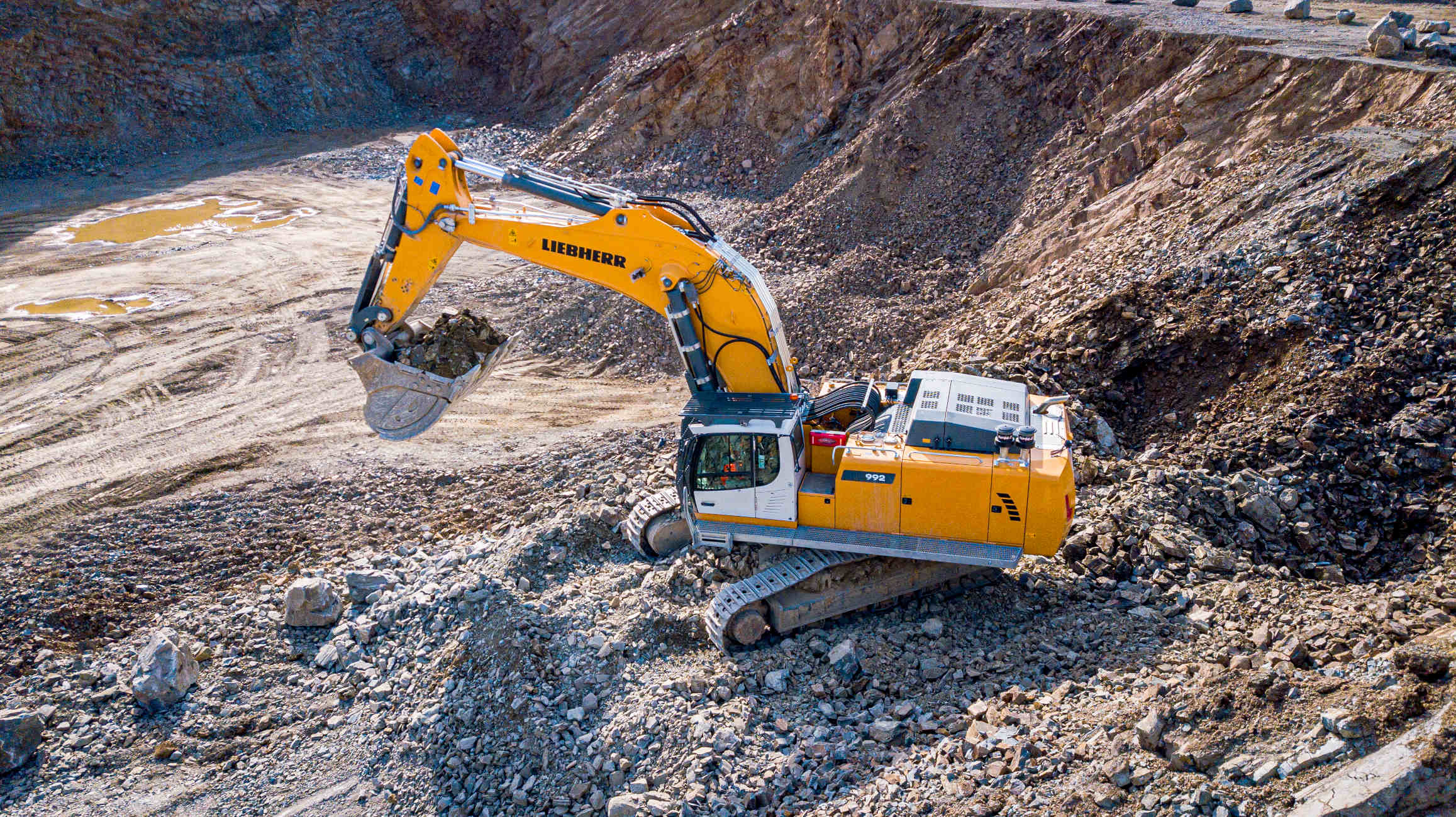 liebherr-crawler-excavator-r992