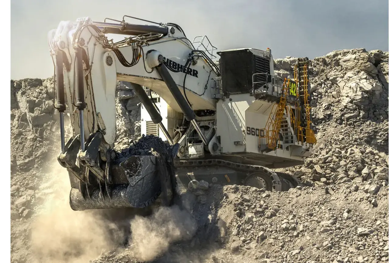 liebherr-mining-excavator-1