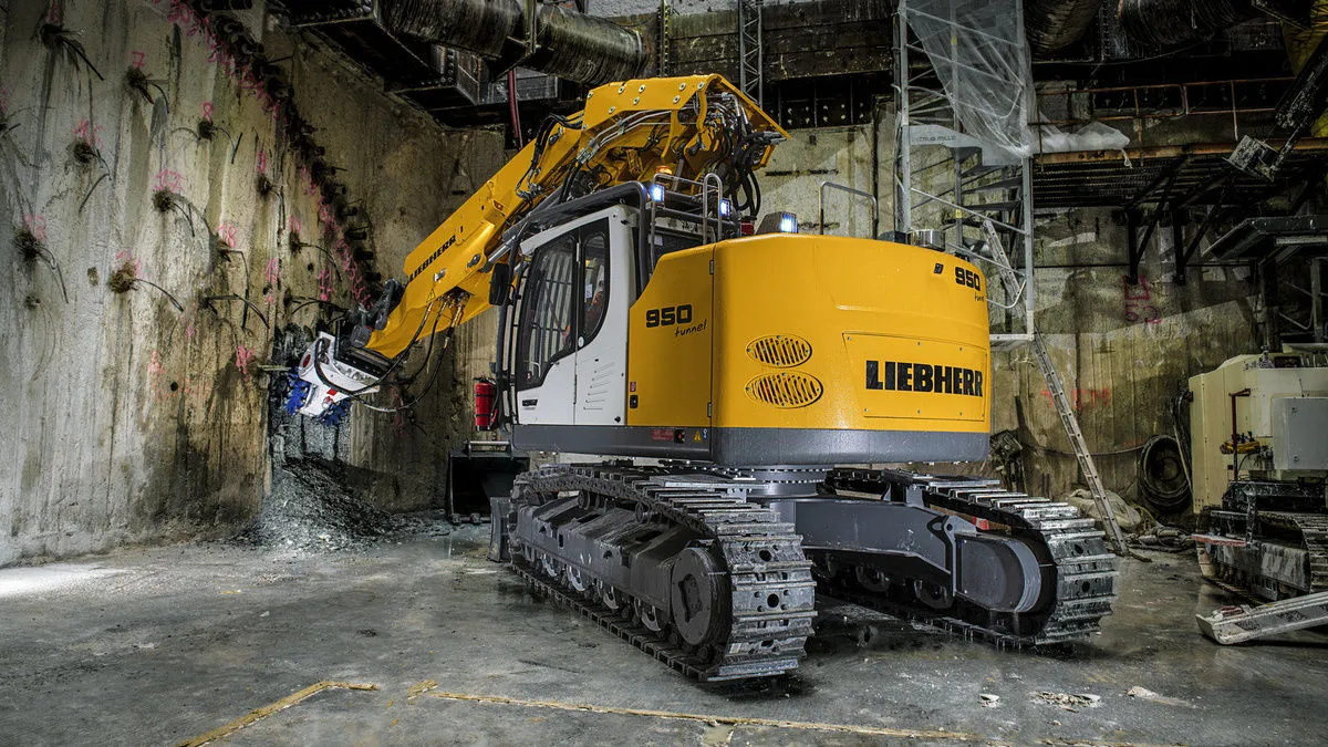 liebherr-excavator-R950-tunel-1