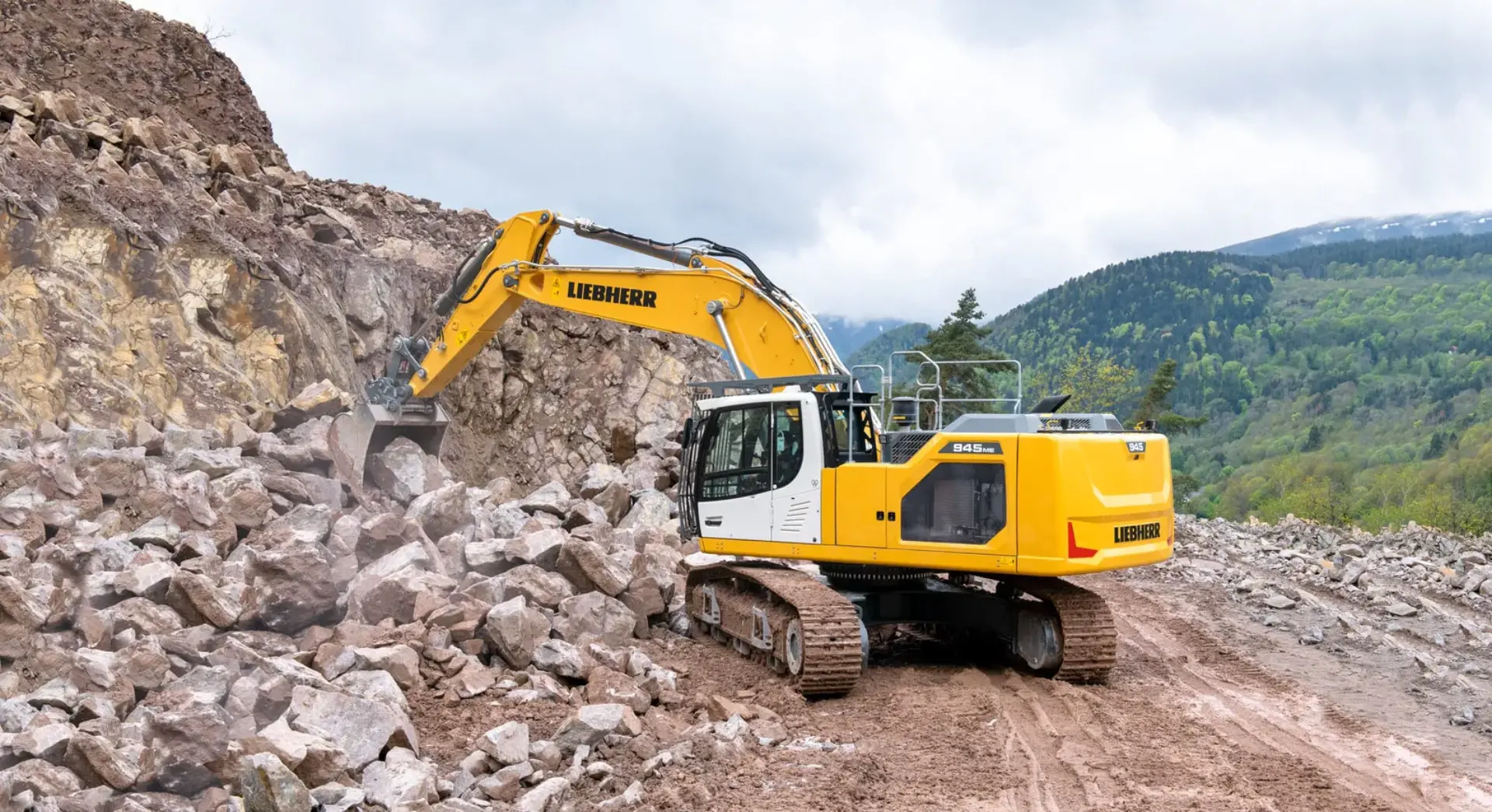 liebherr-excavator-r945-3