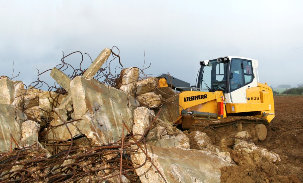 liebherr-crawler-loader-demolition6