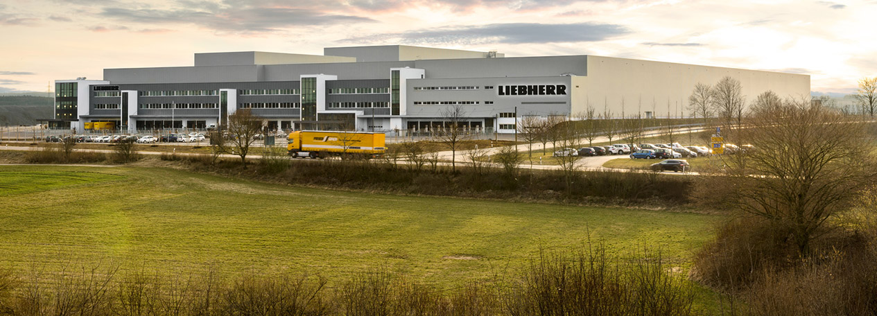 liebherr-service-centralwarehouse-day