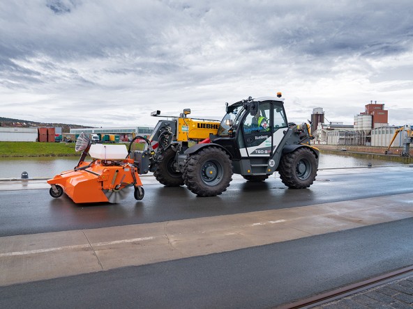 Liebherr-bayernhafen-bamberg-sweeper