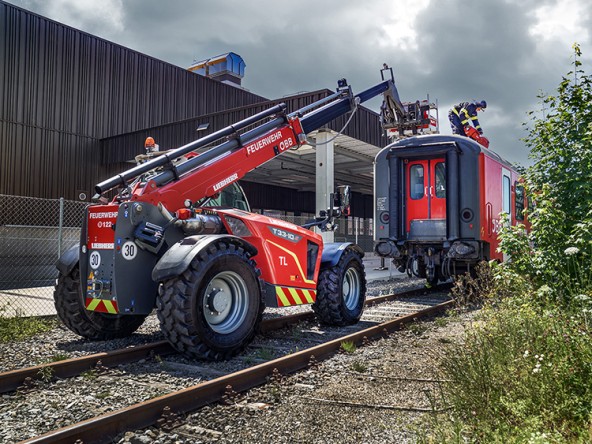 Liebherr-telescopic-handler-rescue