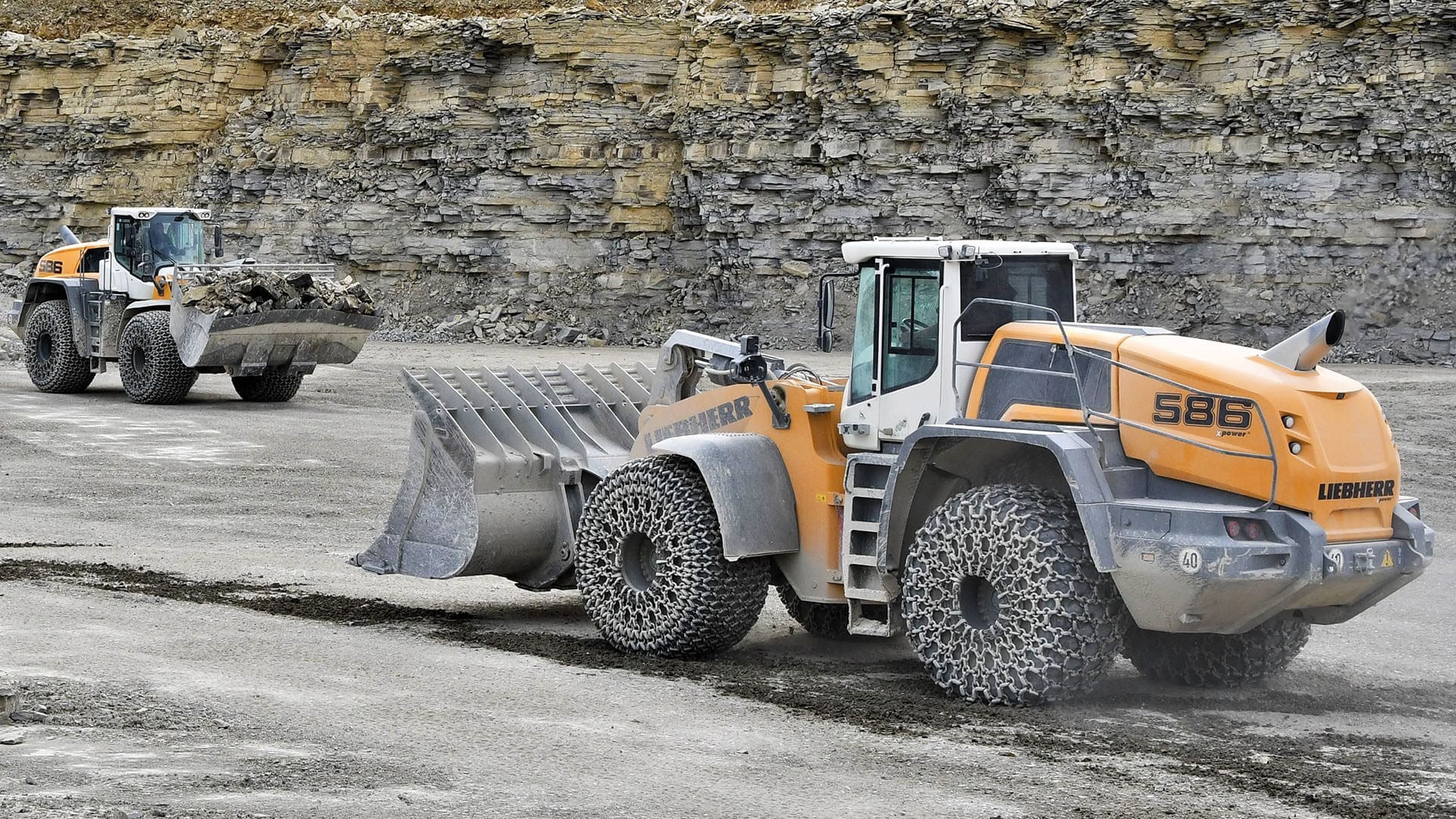 liebherr-wheel-loader-l586-xpower-load-and-carry-96dpi_low