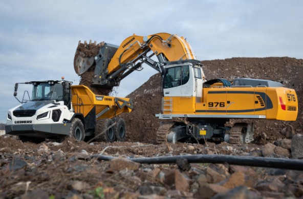 liebherr-crawler-excavator-großbagger-teaser