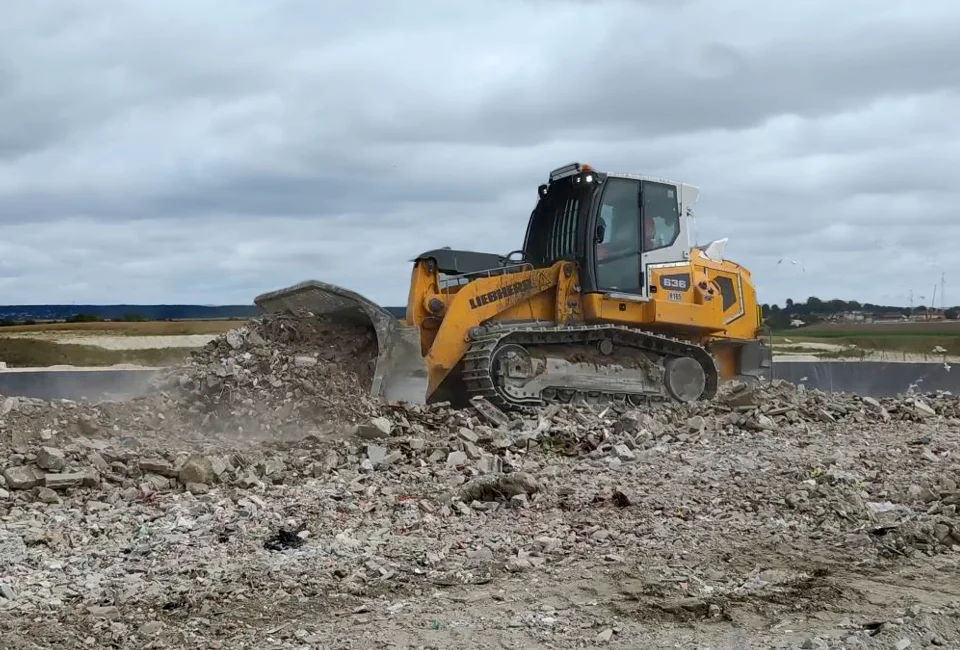 Liebherr-crawler-loader-right