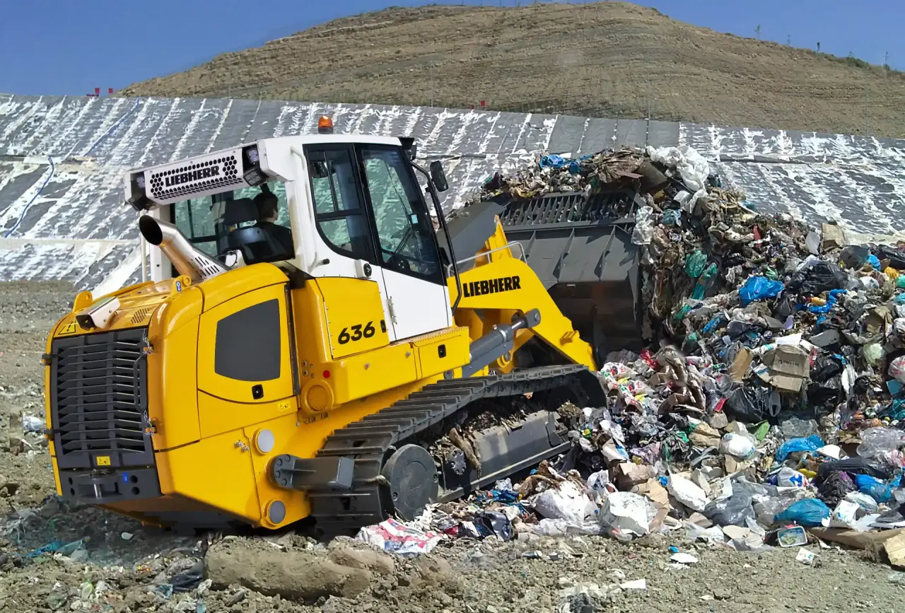 Liebherr-waste-management-crawler-loader