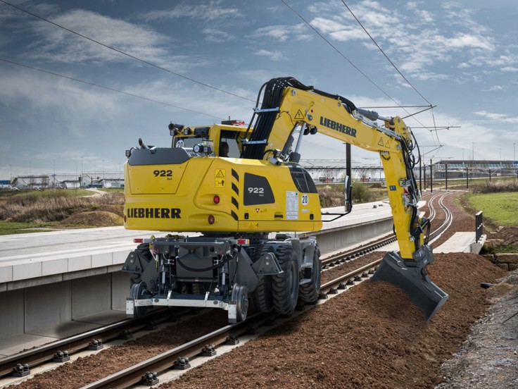 liebherr-railroad-excavator-
