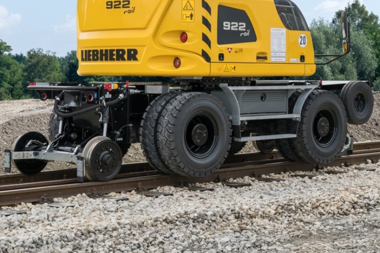 Railroad excavator A 922 Rail Litronic - Liebherr