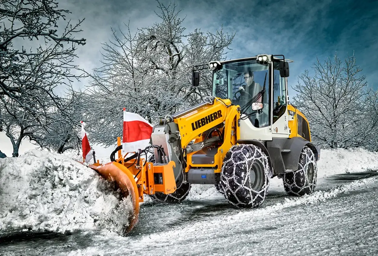 liebherr-winter-maintenance-earthmoving-960x650px