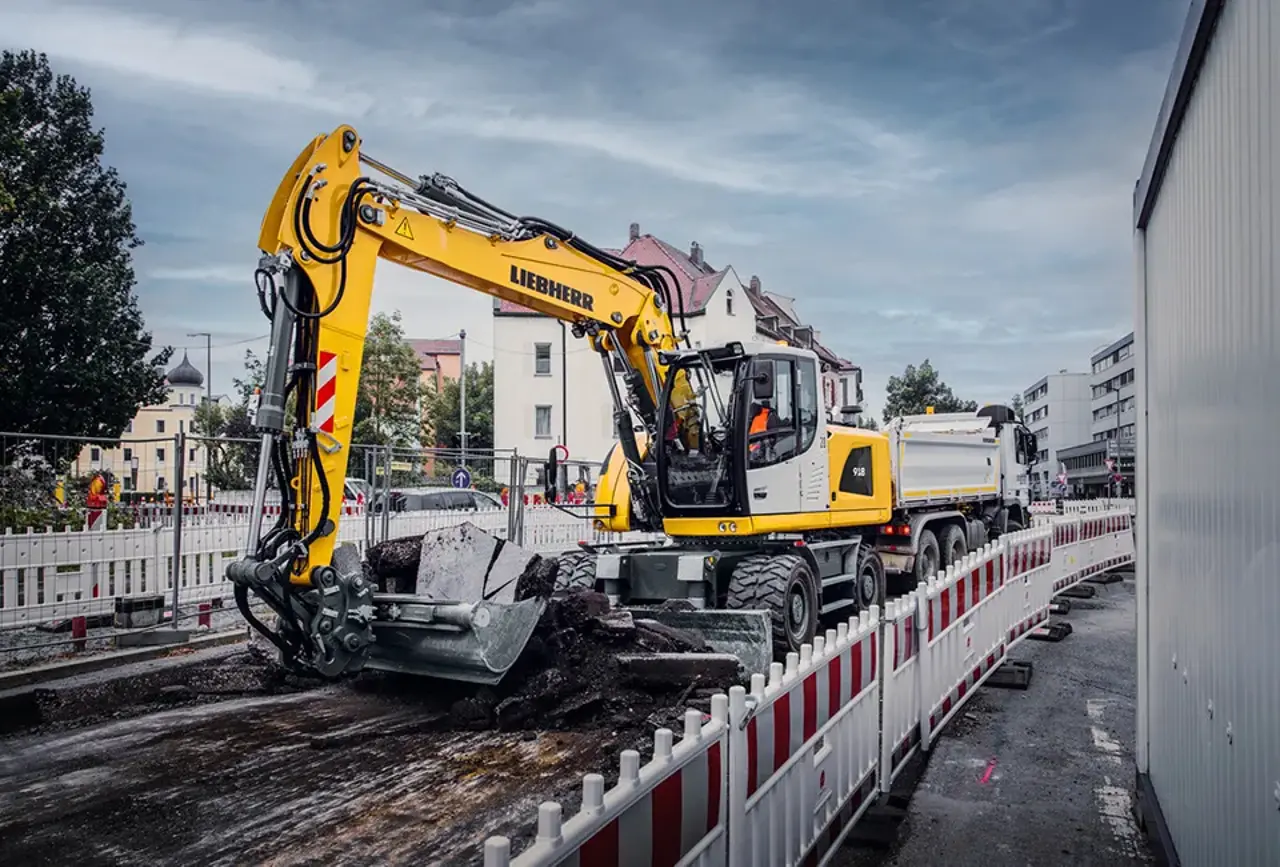 liebherr-road-construction-earthmoving-960x650px