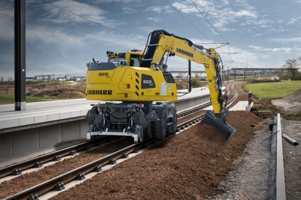 liebherr-railroad-excavator