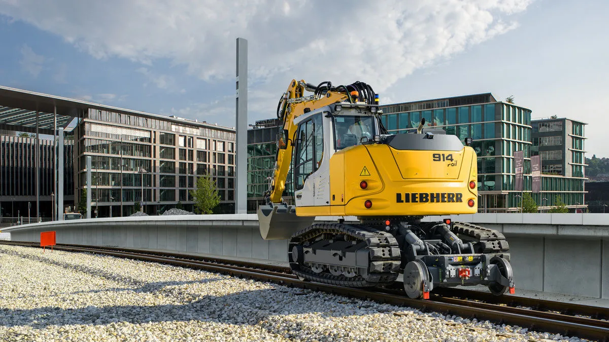 liebherr-excavator-r914rail