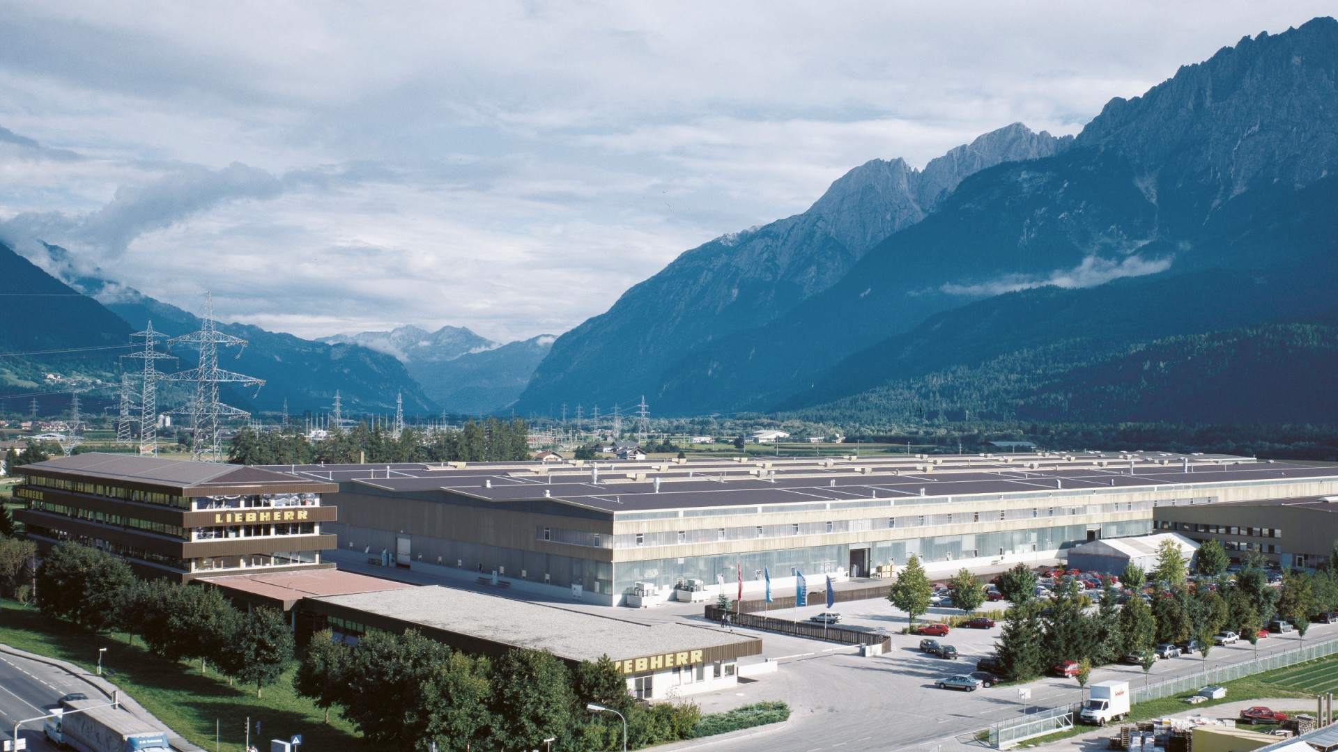 aerial-view-factory-lienz-liebherr-story-2400x1350