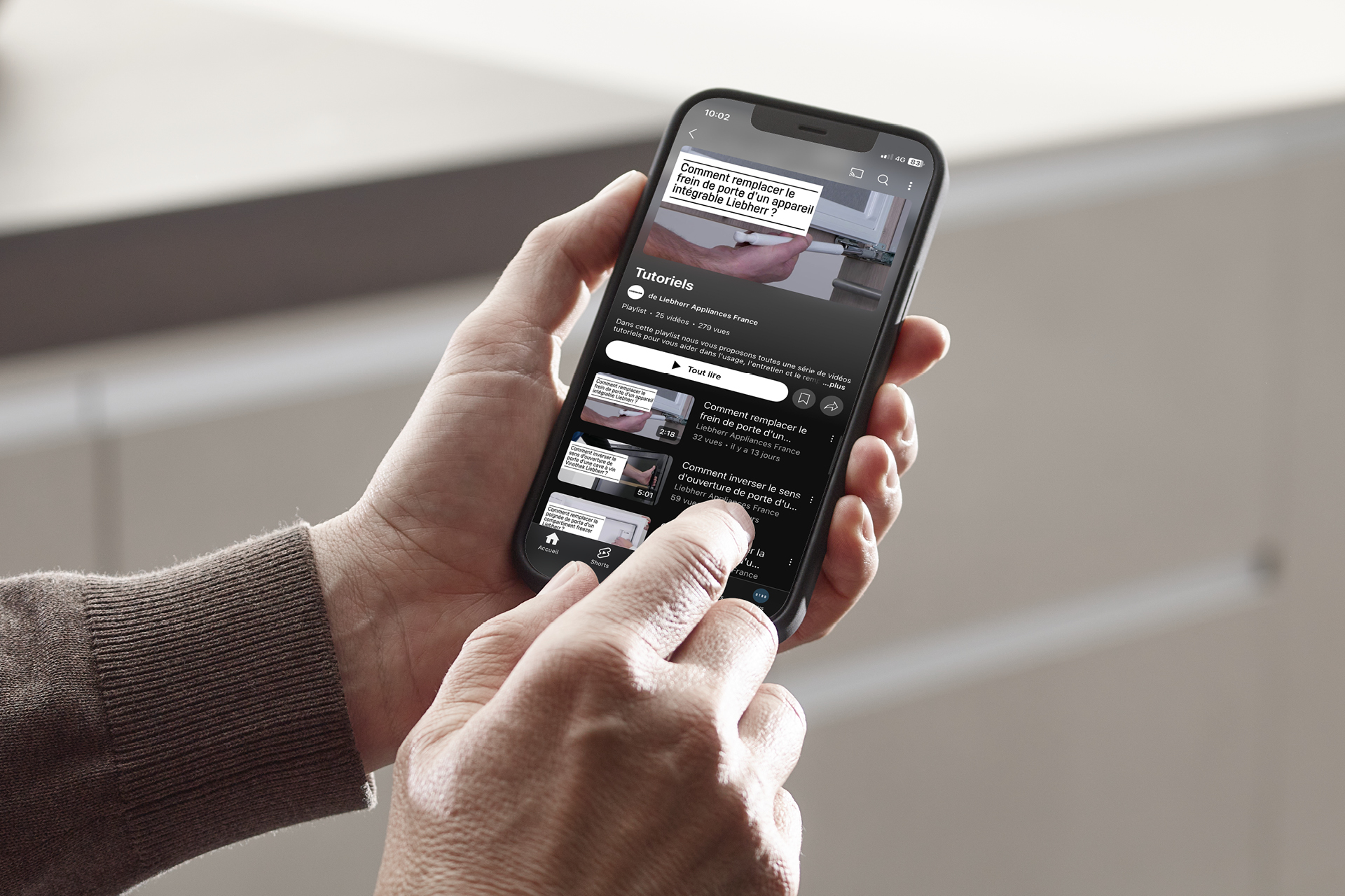 Liebherr a une chaine YouTube avec des vidéos tutoriels pour changer soi-même des pièces ou utiliser son appareil.