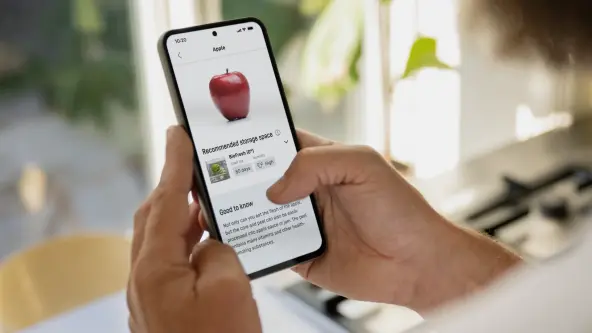 SmartDevice displays storage data for apples: recommended storage in BioFresh compartment for extended freshness.