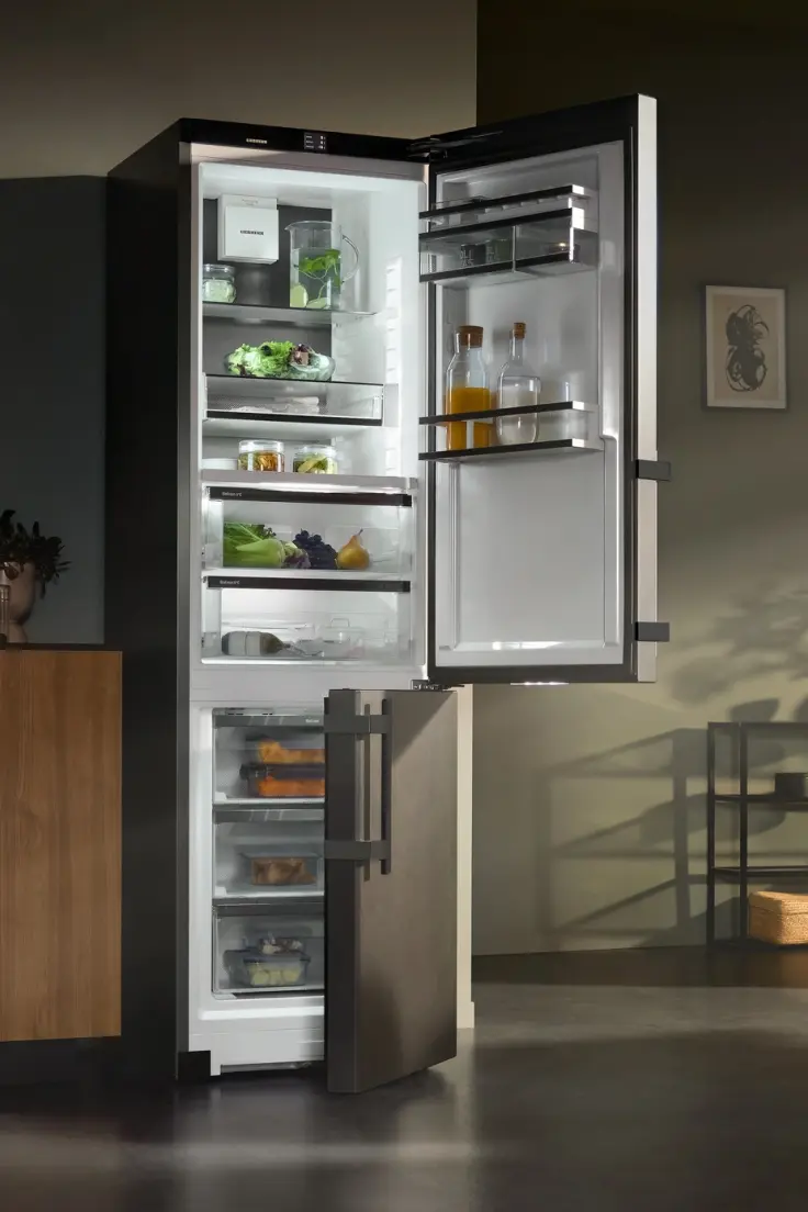 CBNbsa575 fridge freezer in a modern kitchen