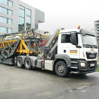 liebherr_k_cranes_transport_truck