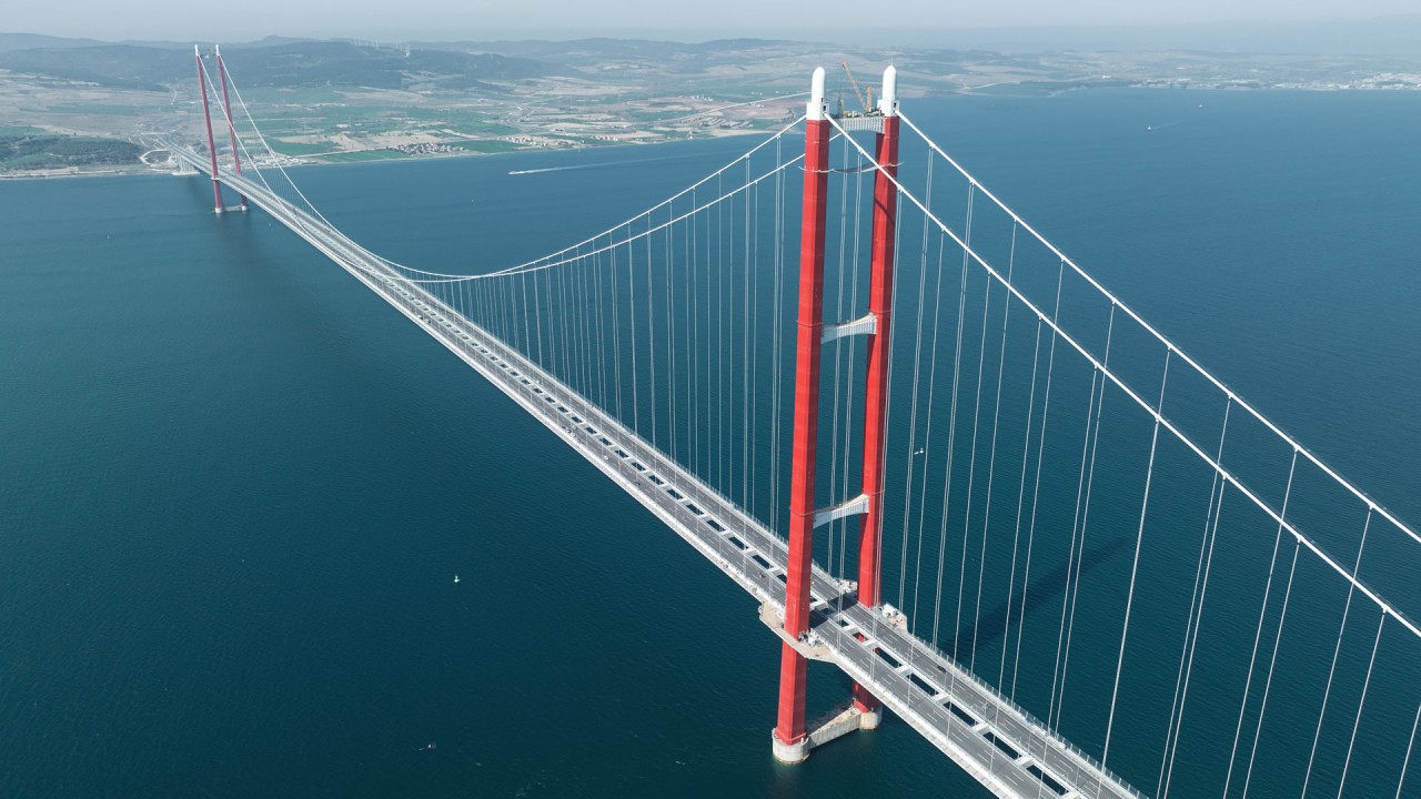 Liebherr - 1915Canakkale Bridge in Turkey - Liebherr