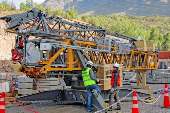 liebherr-tower-crane-53K-wasserkraftwerk-santiago-de-chile-01