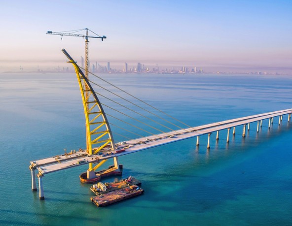 liebherr-top-slewing-crane-550EC-H_bridge_kuwait-04