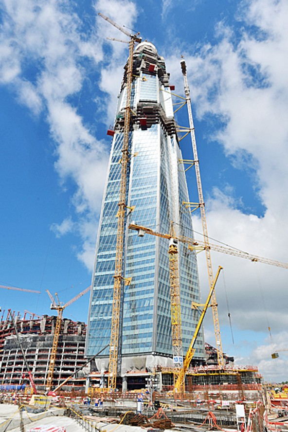 liebherr-tower-cranes-lahkta-tower-05-600x400