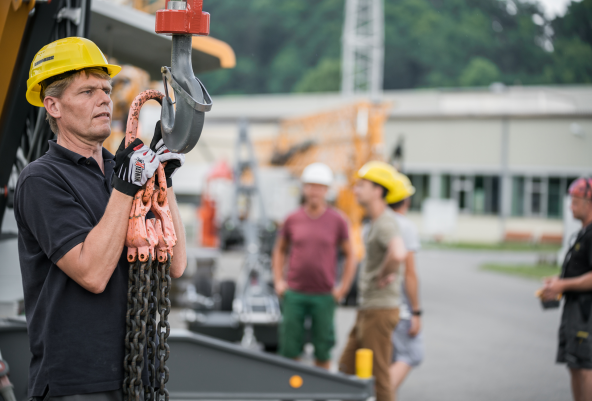 liebherr-training-crane-hook