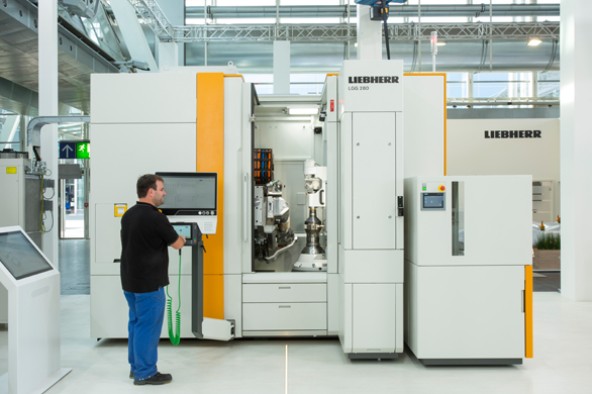 liebherr-story-emohighlight-machines-grinding-clean-factory-lgg