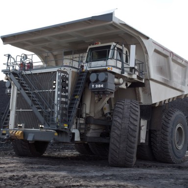 liebherr-story-united-by-succsess-truck2 square-min