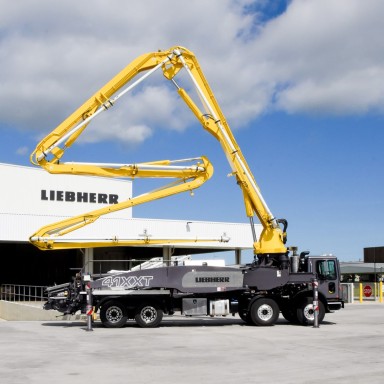 liebherr-story-united-by-succsess-truck_square-min