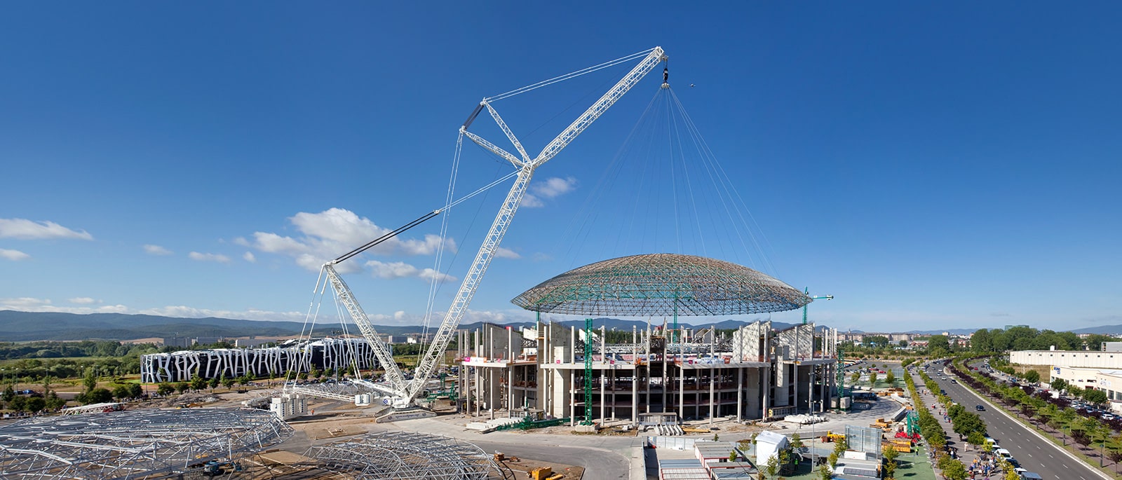 LR11350-Usabiaga-Kuppelhub-Panorama-buehne