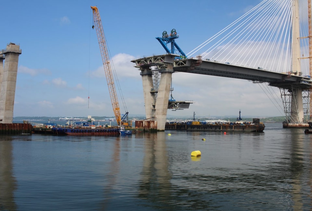 liebherr-lr-crawler-crane-lifting-barge-bridge-building-1-960x650