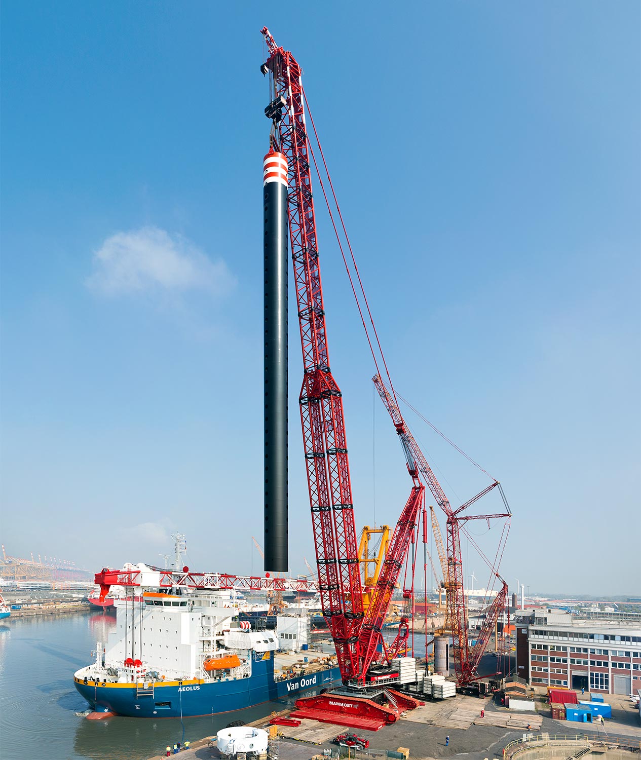 The LR 13000 in use for the first time with PowerBoom - Liebherr