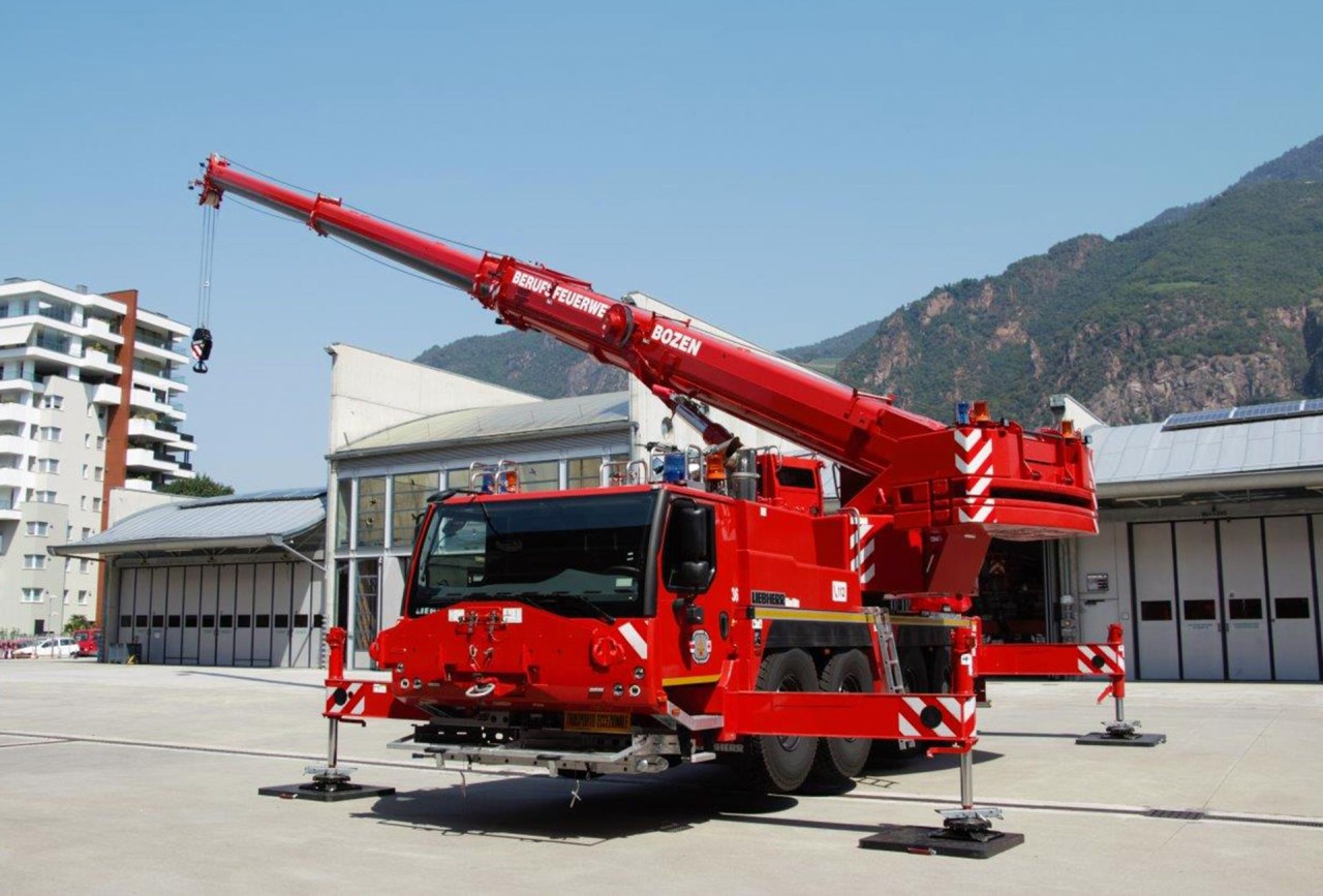 liebherr-fire-service-cranes-bozen