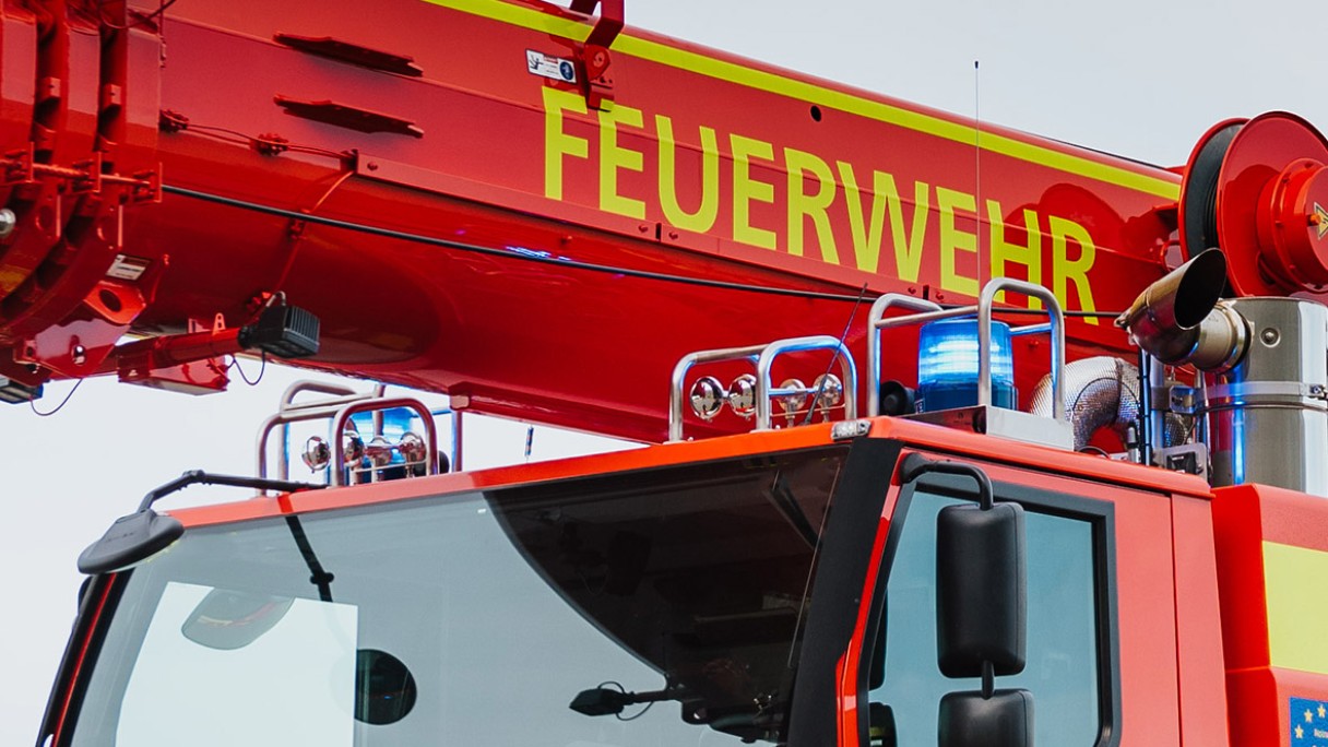 liebherr-fire-service-cranes-martinshorn