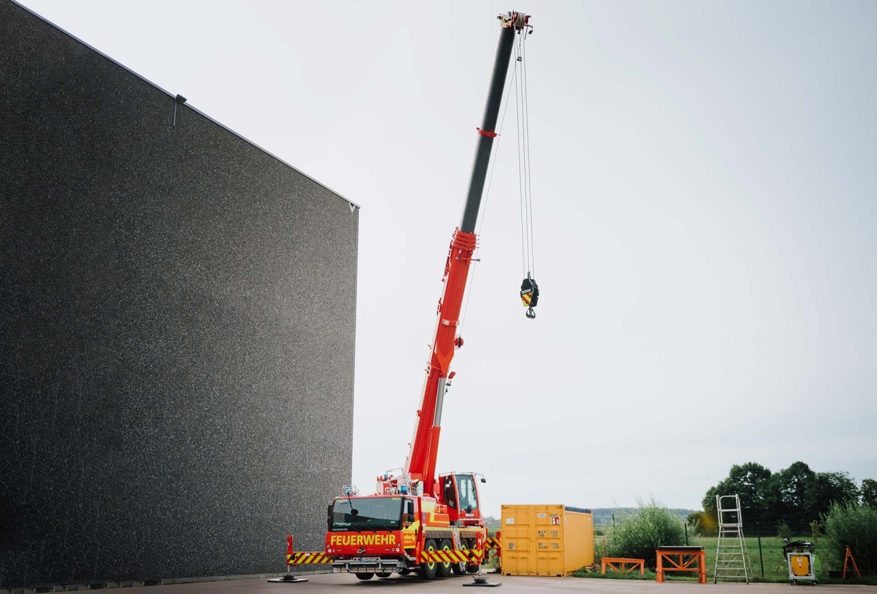 liebherr-fire-service-cranes-variobase