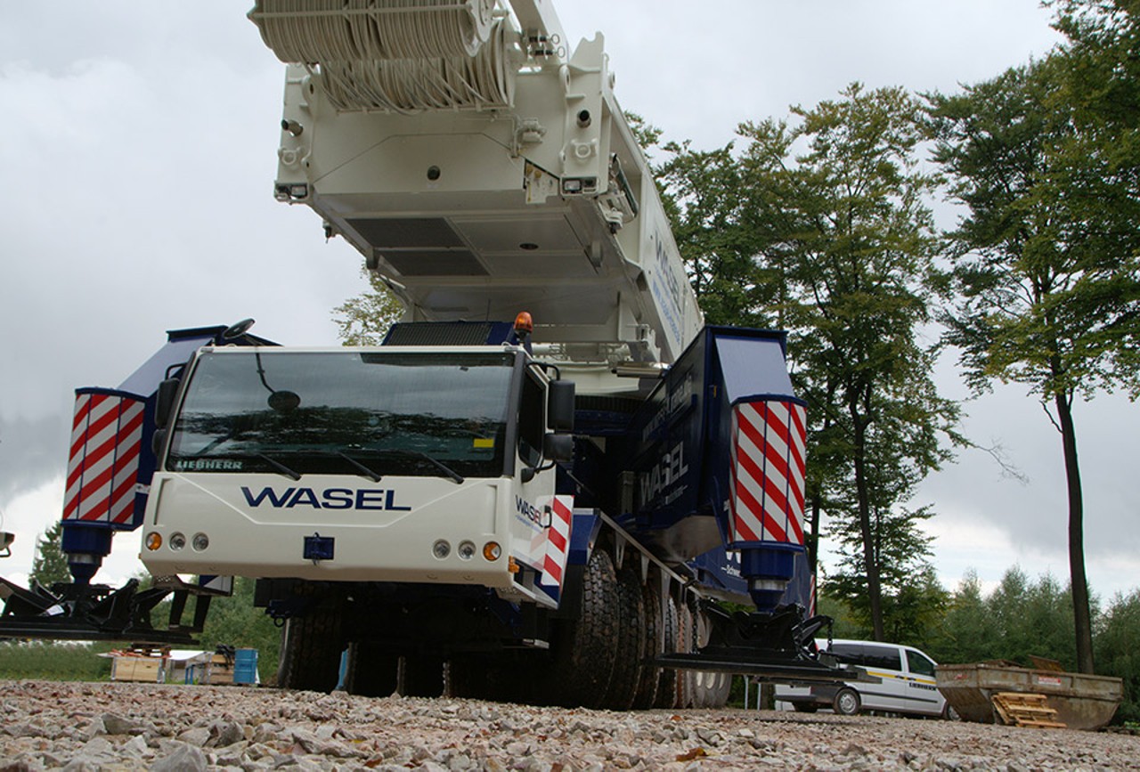 liebherr-lg-wasel-driving-960x650