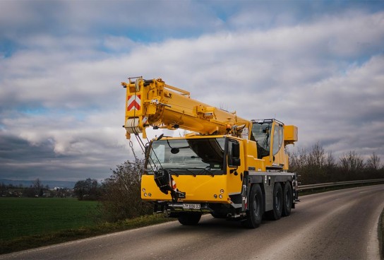 ブランド購入サイト Mobile Liebherr - 1050-3.1 LTM crane 自動車