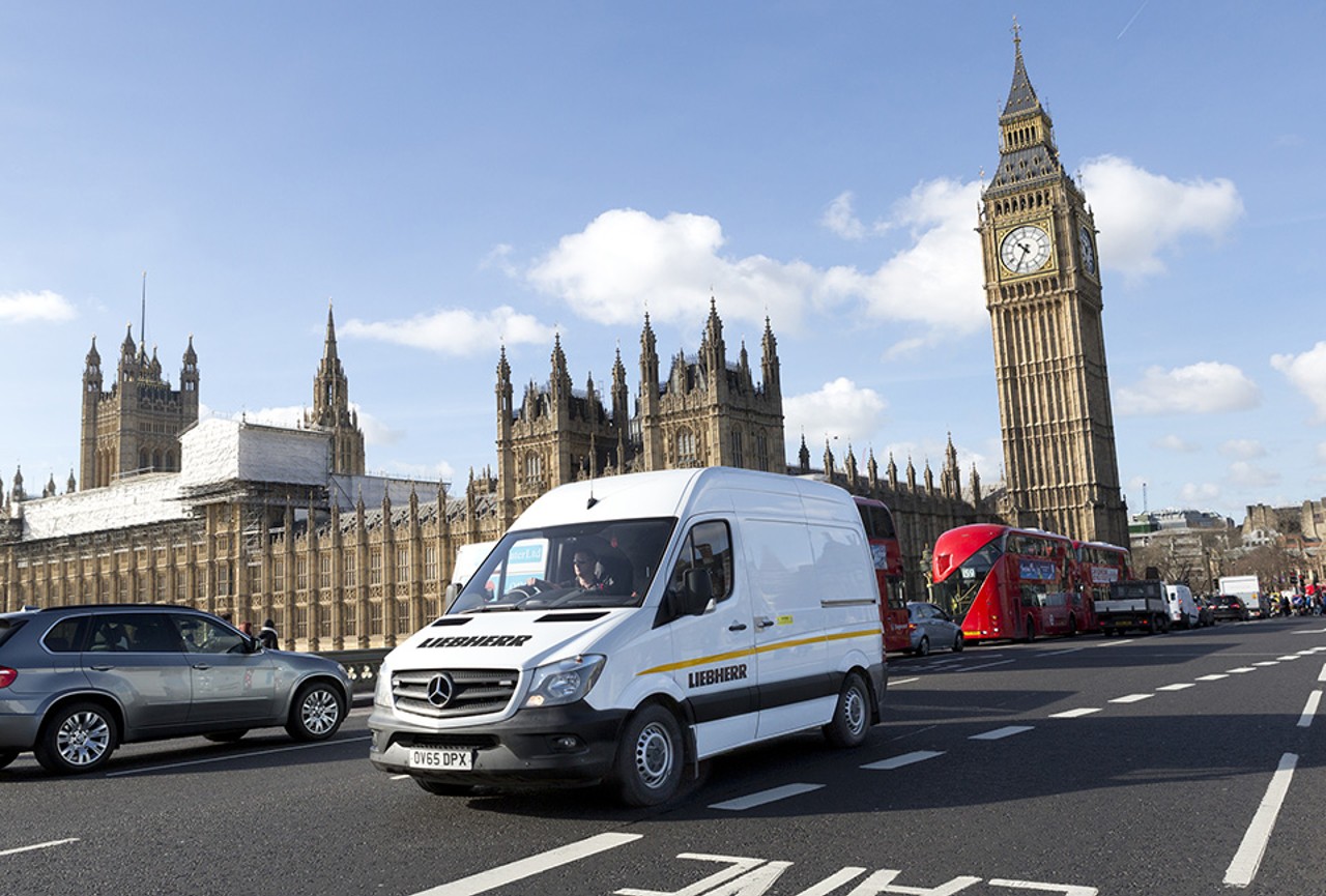 liebherr-global-customerservice-after-sales-service-vehicle-london