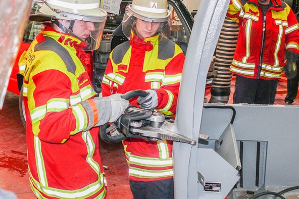 liebherr-rescue-card-fire-brigade-tests